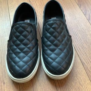 Steve Madden Ecentrcq black quilted slip on sneakers